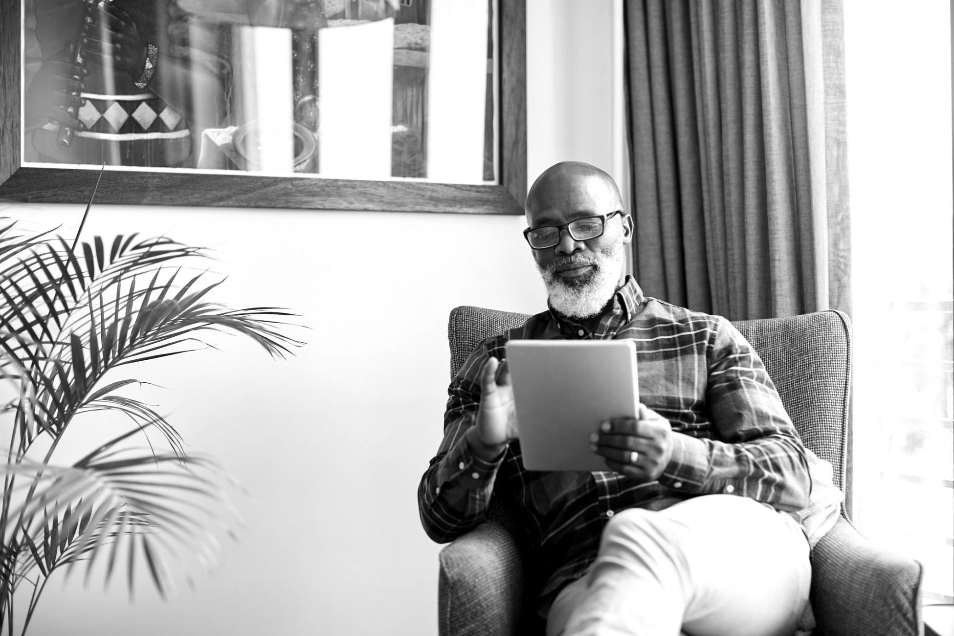 Profesional presentando estrategias de expansión comercial